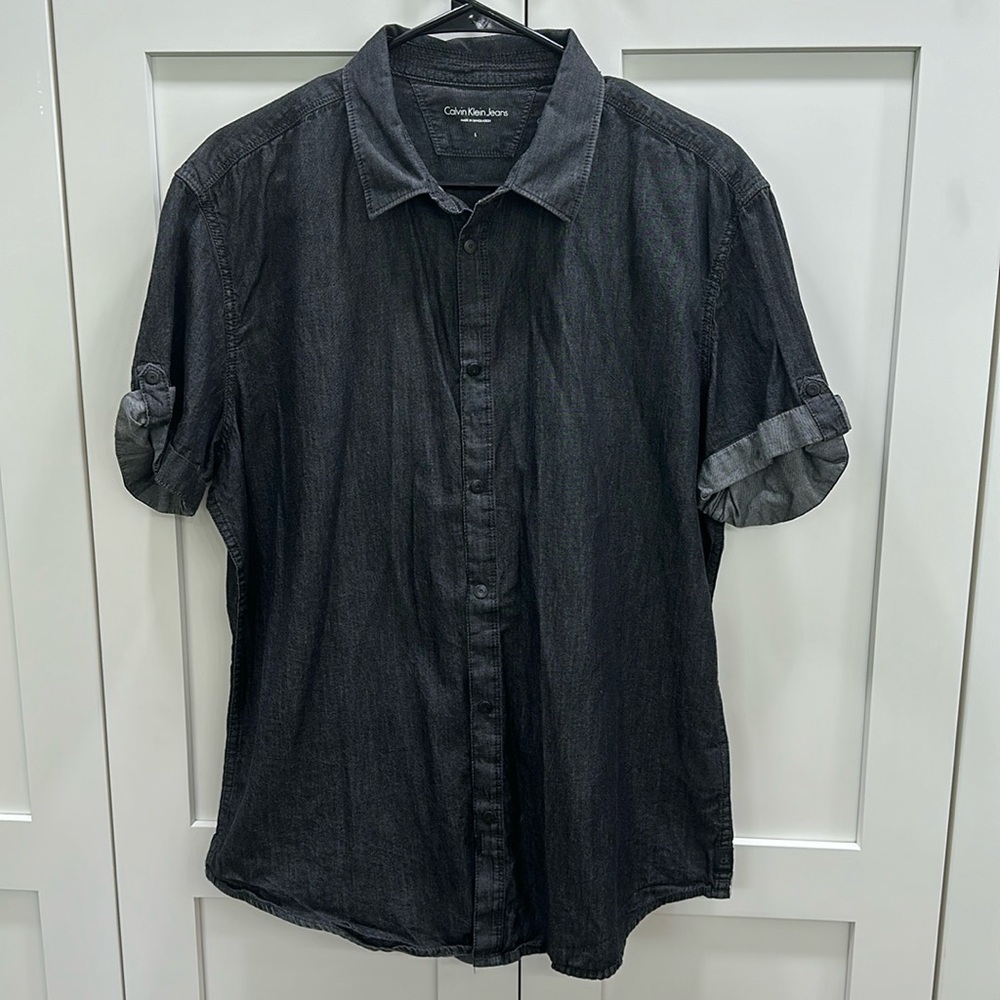 Calvin Klein Men’s Short Sleeve Button Down Size Large